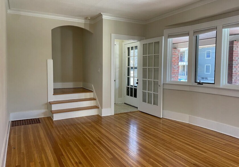 Building Photo - 704 Lovett Ave SE