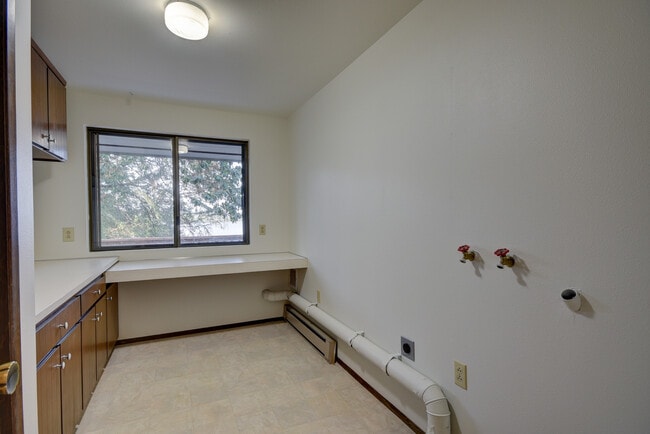 Building Photo - 2 Bed+ 2 Bath Home With Water View