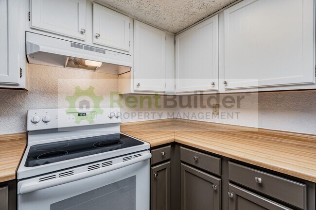 Building Photo - 6041 Sequoia Rd NW