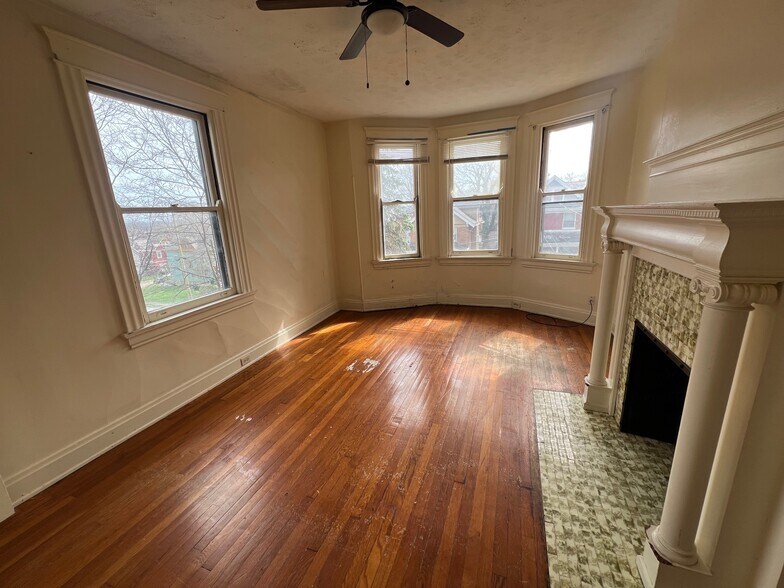 Building Photo - 268 Helen St