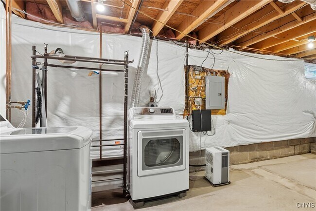 Building Photo - 8614 Wrenwood Cir