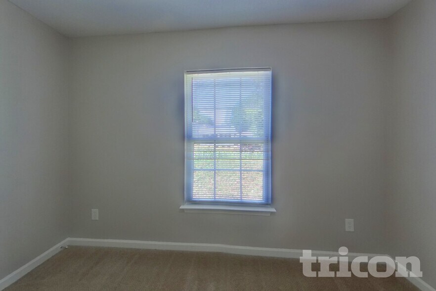Building Photo - 6826 Squirrels Foot Ct