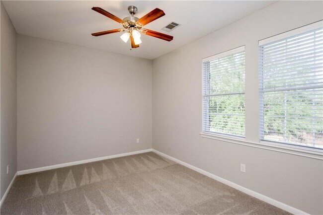 Building Photo - 321 Shea Dr