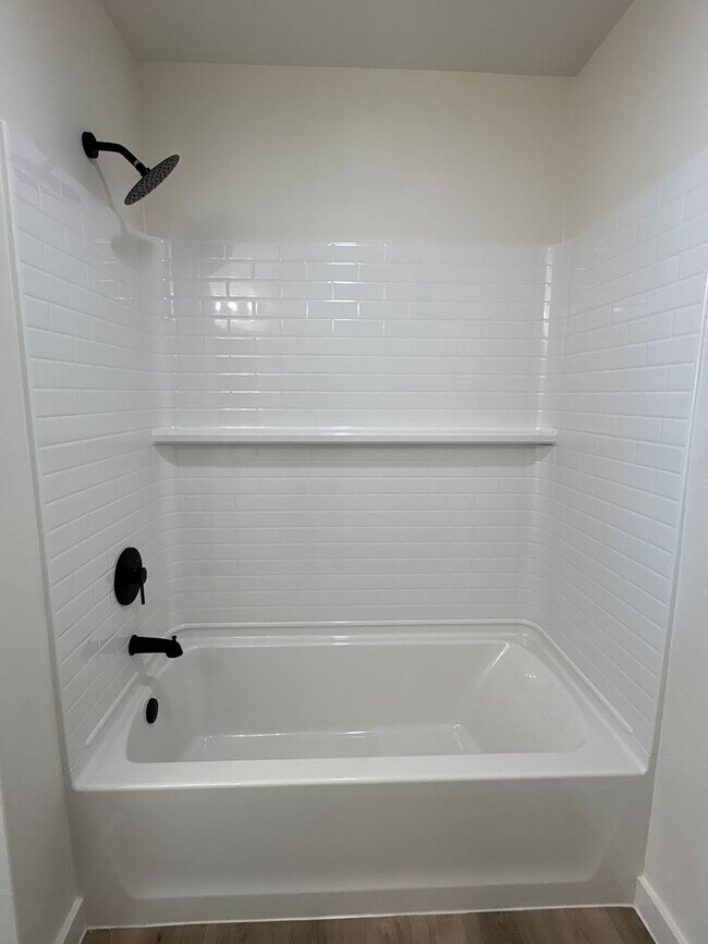 Building Photo - Space, Space and more Space! This ones for you!