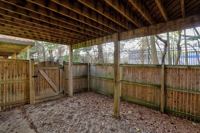 Building Photo - 3BD/2.2BA Fabulous End-Unit Townhome in Columbia