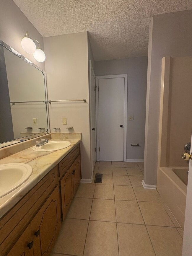 Building Photo - Daleville!   Close to the FT.  Rucker Gate!!!    LVP DOWNSTAIRS