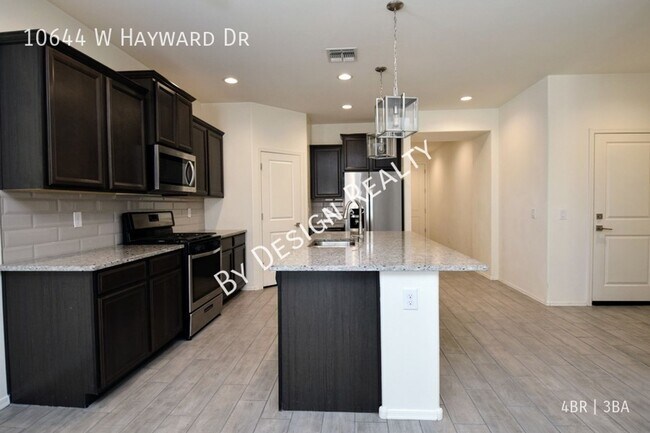 Building Photo - Like-New 4BR/3BA Corner Lot Home in Gladde...