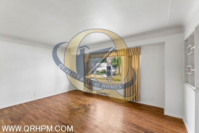 Building Photo - Available Now!!! 4 Bed, 2.5 Bath!!