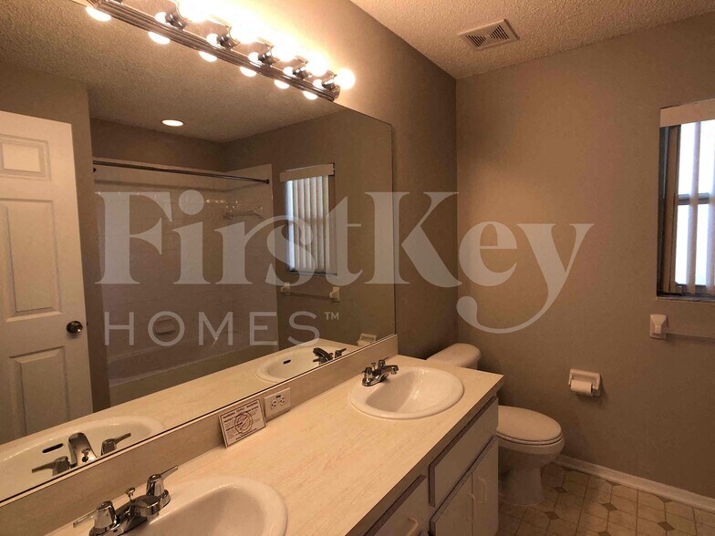 Building Photo - 9801 Morris Glen Way