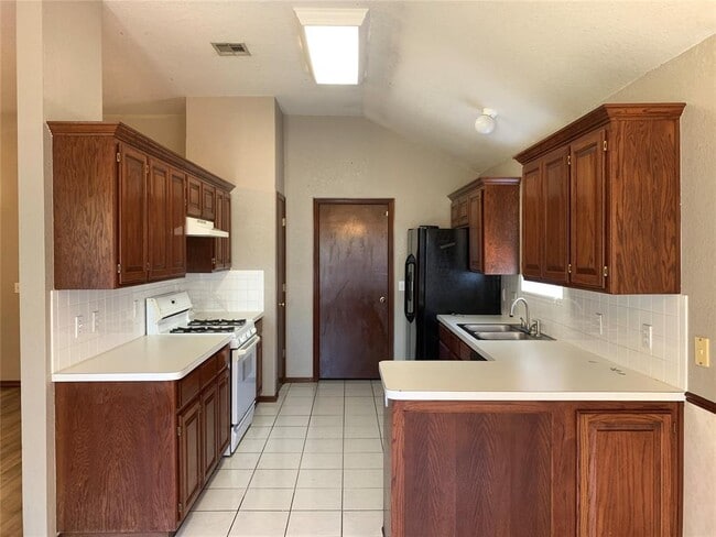 Building Photo - 2909 Sandstone Dr