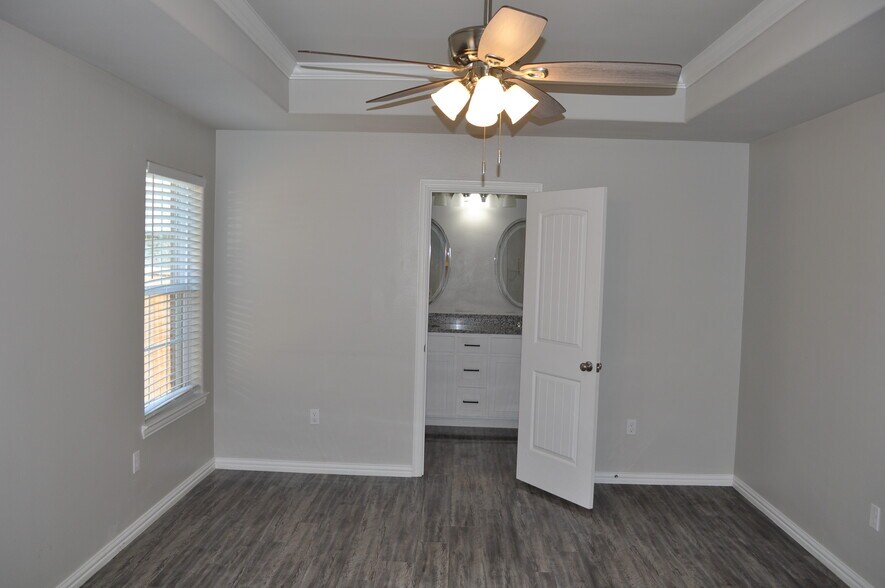 Building Photo - 118 Texoma Mdws