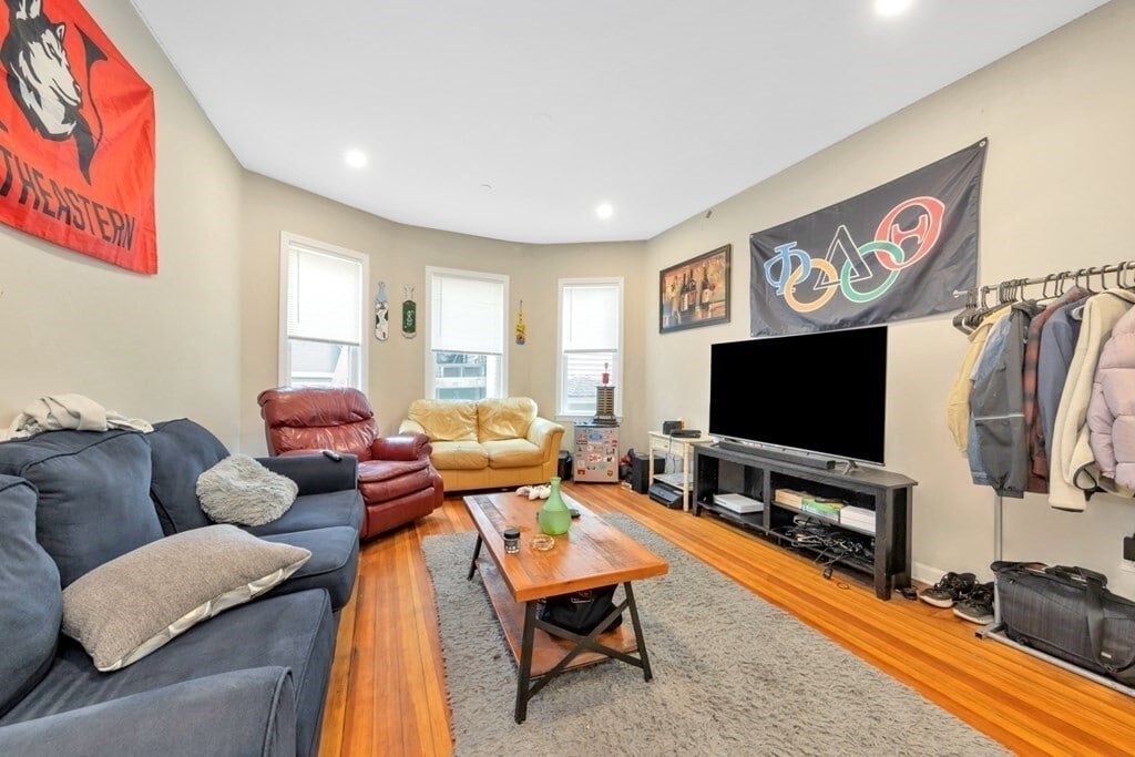 Building Photo - 228 Calumet St