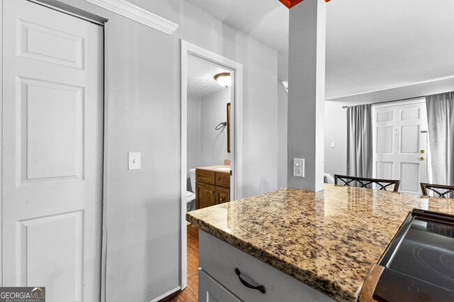 Building Photo - 143 Twiggs Cor