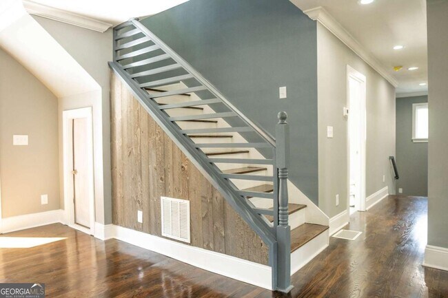 Building Photo - 1433 Merriman Ln NE