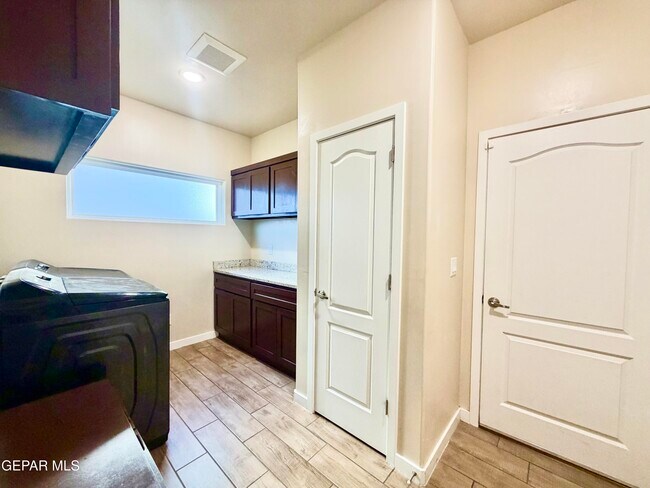 Building Photo - 13873 Sky Harbor Ave