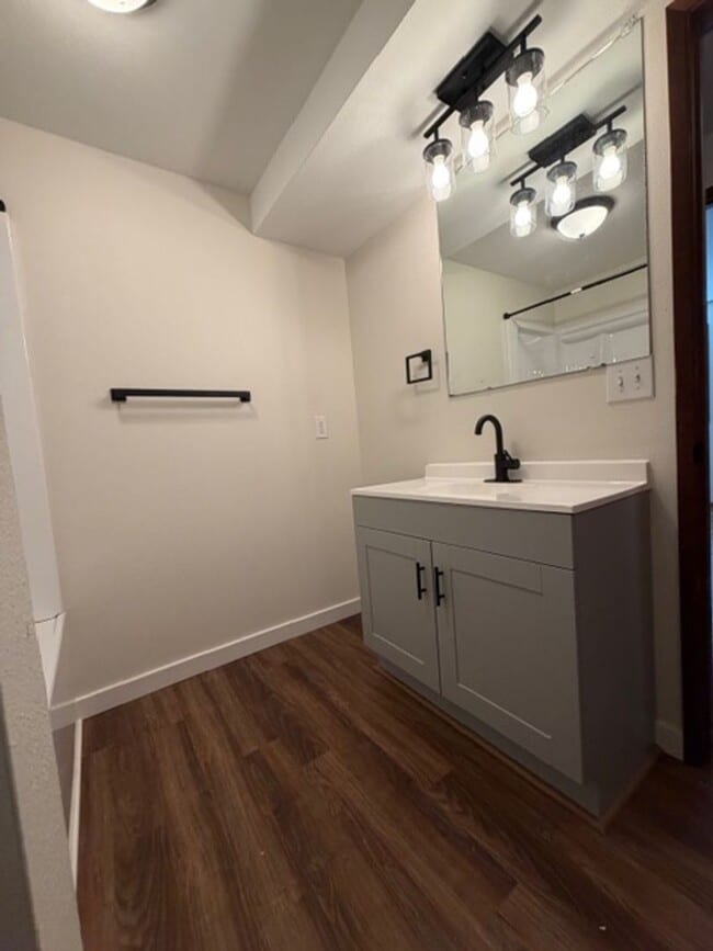 Building Photo - MIN912