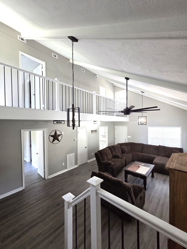Building Photo - 415 Co Rd 758