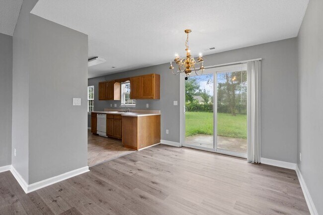 Building Photo - Adorable Home in Horse Creek Farms!