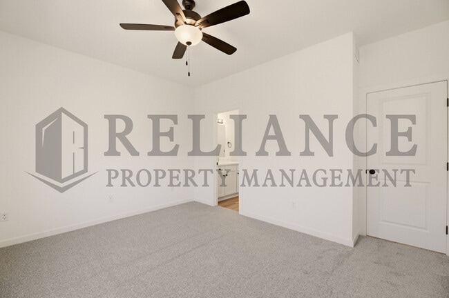 Building Photo - 5238 N Pinecrest Ct