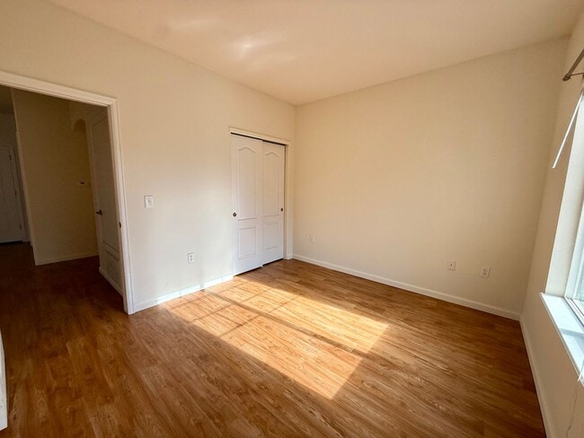 Building Photo - MUST SEE 2 Bed/2 Bath Condo in the Lakeshore at Centerra!