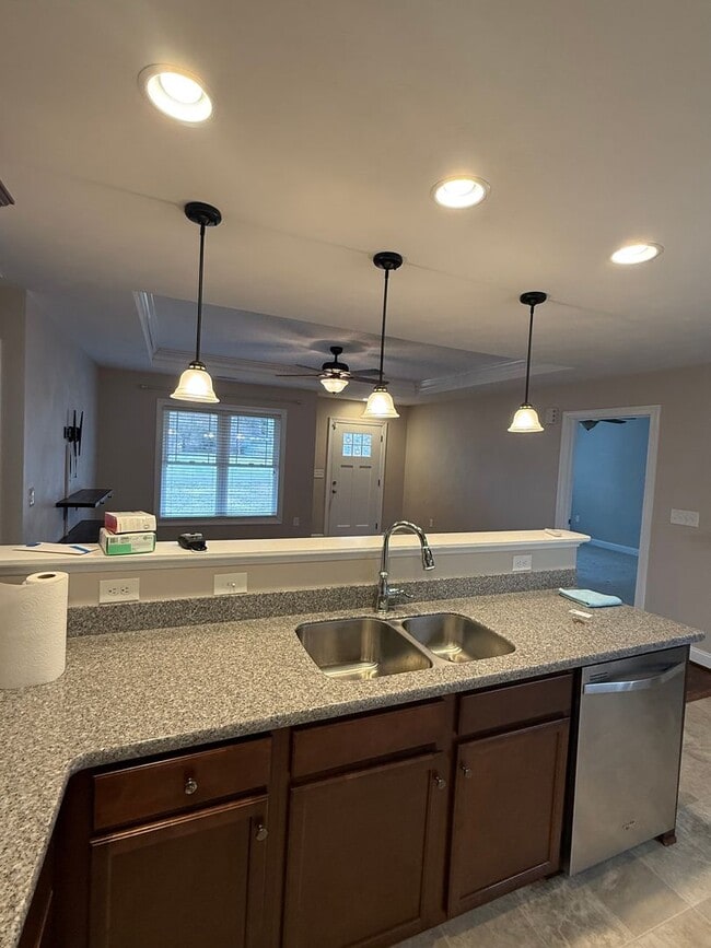 Building Photo - One Level 3 Bedroom 2 Bath Home in Hollins Area