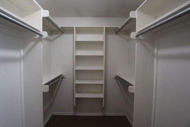 Building Photo - Tour Today! 2 Bed 1.5 Bath Townhome, Lindale ISD!