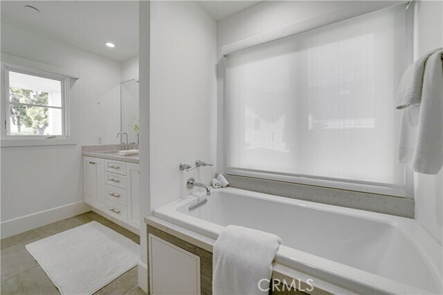 Building Photo - 608 Heliotrope Ave