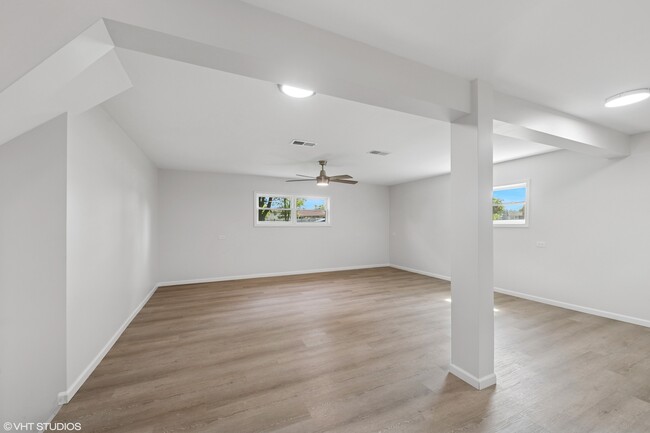 Building Photo - 30 Crescent Dr