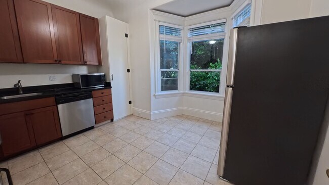 Building Photo - 205A Steiner Street-