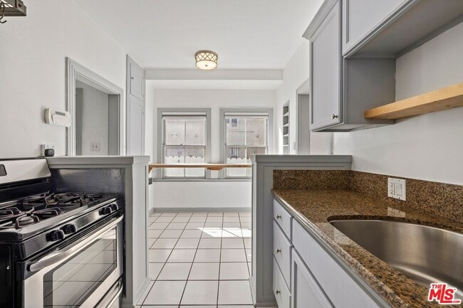 Building Photo - 153 Hollister Ave