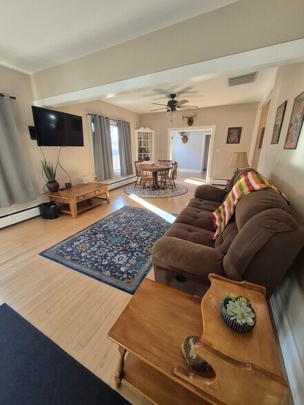 Building Photo - 211 S 6th Ave