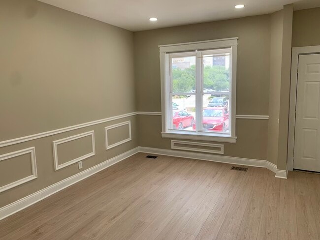 Building Photo - 5445 S Harper Ave