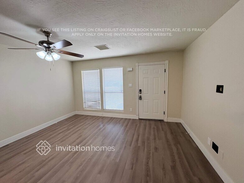 Building Photo - 2627 N 70th Pl