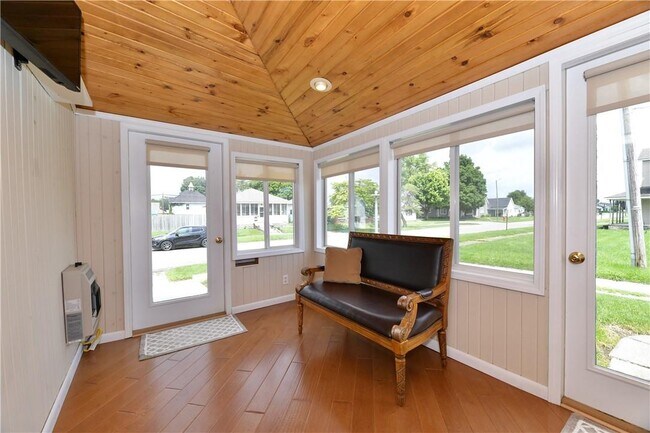 Building Photo - 2415 S A St