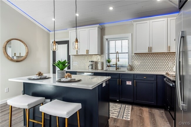 Building Photo - 1014 Main St