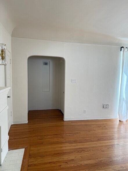 Building Photo - 2023 Talmadge St
