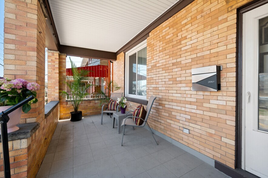 Building Photo - 956 Greenfield Ave