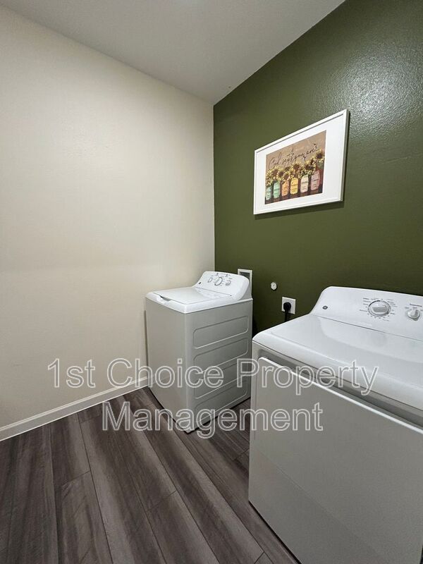 Building Photo - 8229 Pitchfork Dr