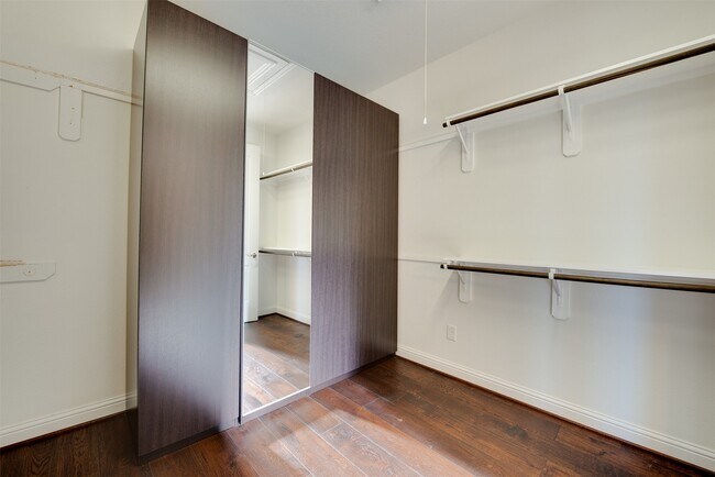 Building Photo - 6105 Stillman St