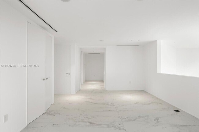 Building Photo - 1000 Biscayne Blvd