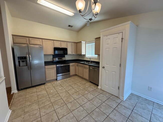 Building Photo - Available to Show