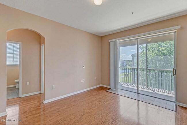 Building Photo - 7990 Baymeadows Cir E
