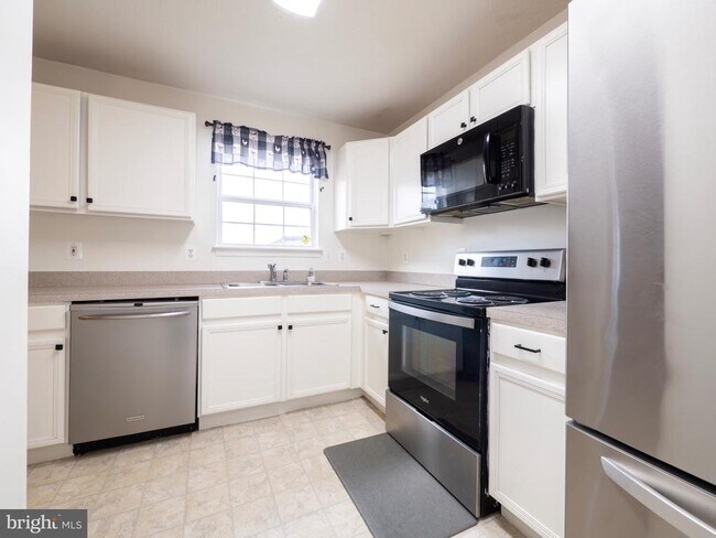 Building Photo - 173 Equestrian Dr