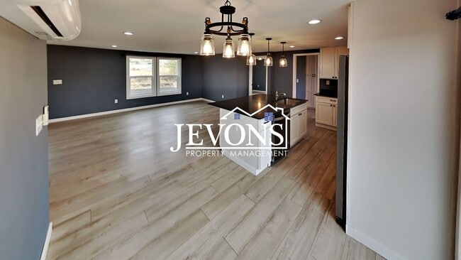 Building Photo - Charming 3-bedroom home in a peaceful sett...