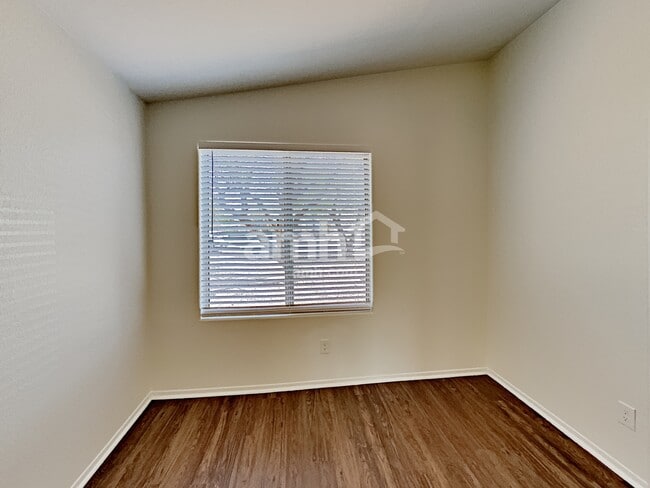 Building Photo - 4284 W Veranda St