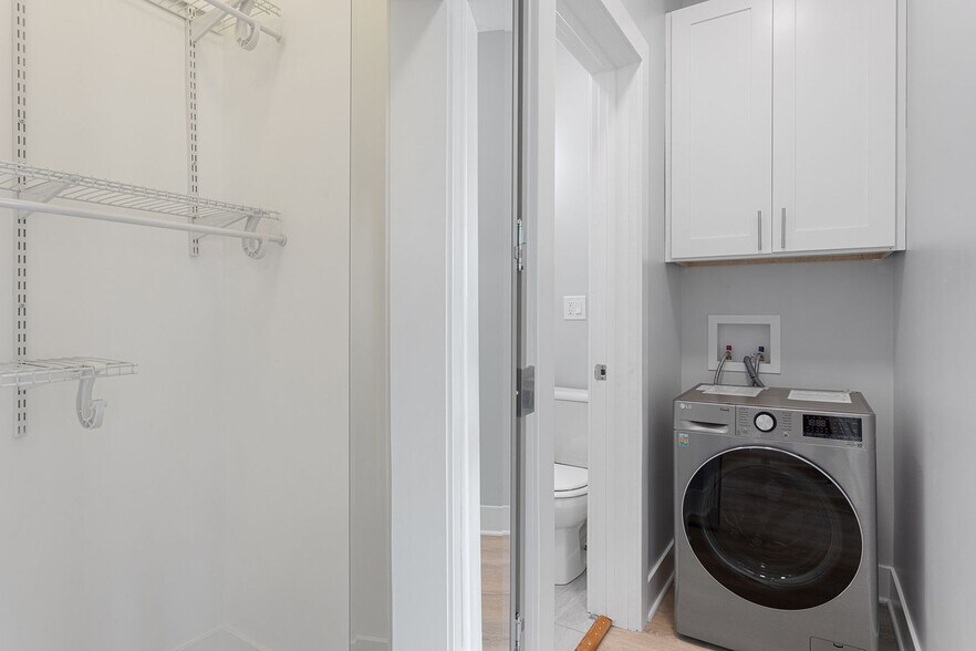 Building Photo - 7600 N Sheridan Rd