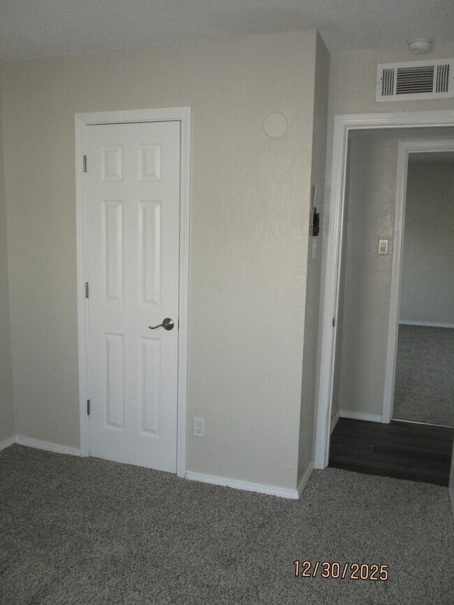 Building Photo - 13104 Oriente Ave NE