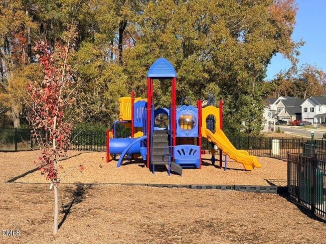 Building Photo - 2007 English Saddle Ln