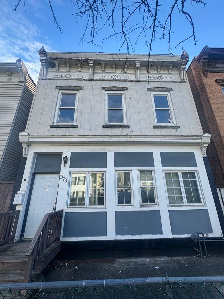 Building Photo - 373 3rd St