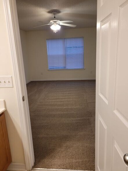 Building Photo - 13200 Birch Ct